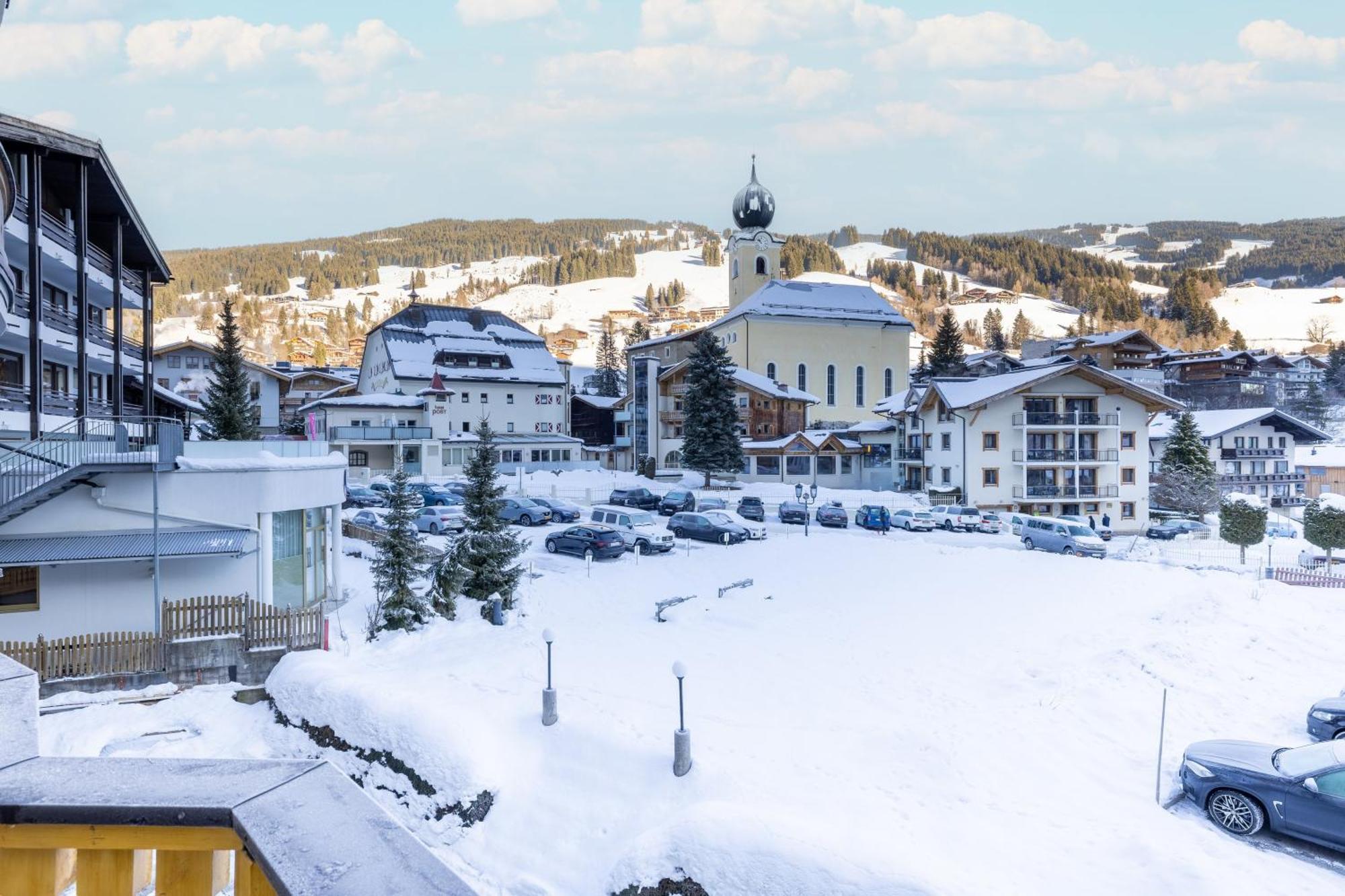 Jufa Alpenhotel Saalbach Esterno foto