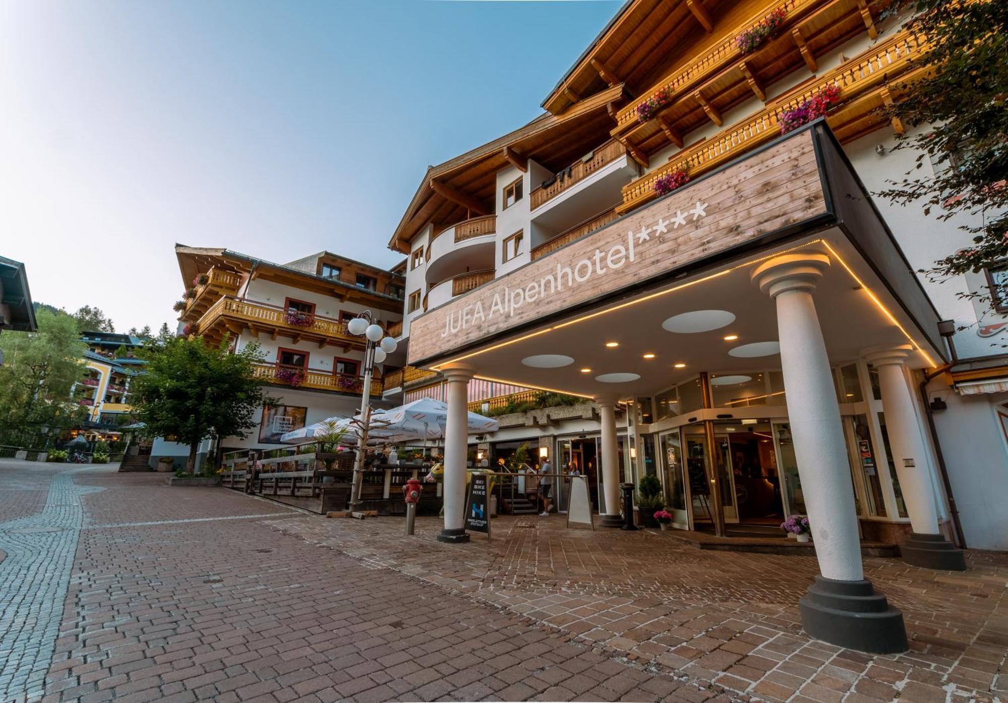 Jufa Alpenhotel Saalbach Esterno foto