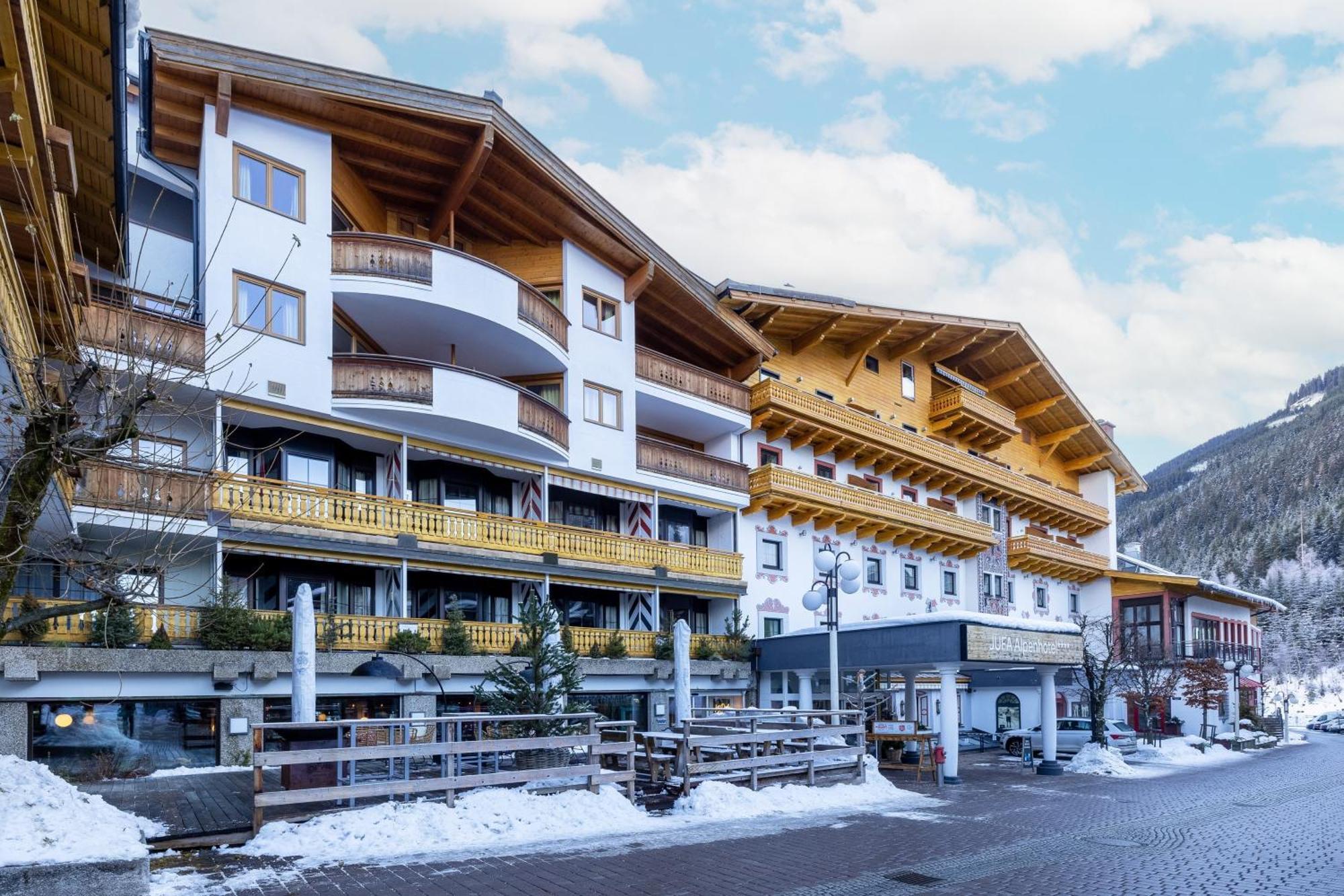 Jufa Alpenhotel Saalbach Esterno foto